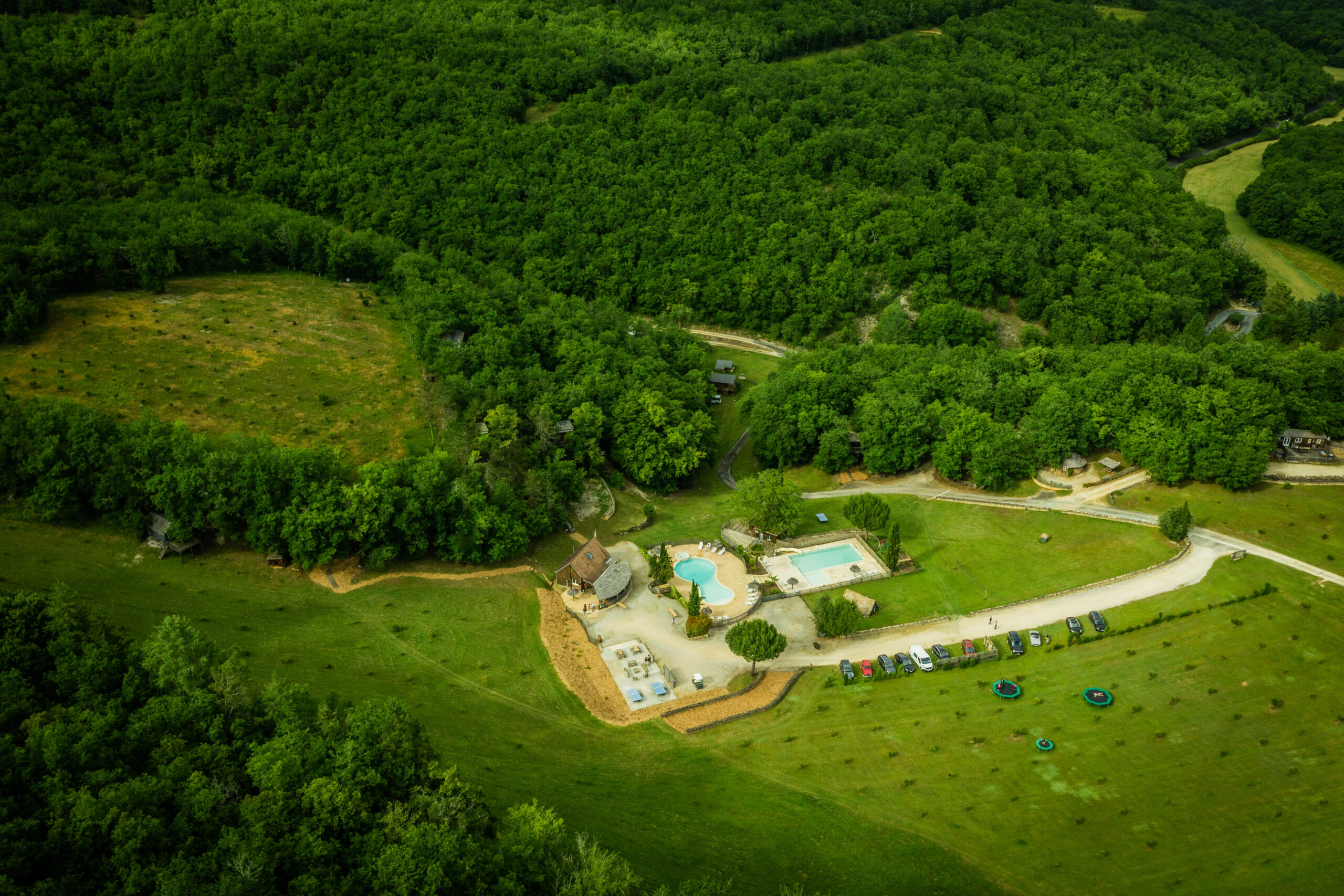 Camping Périgord Vacances à St Amand-de-Coly • Cabane perchée 2 à 6 personnes